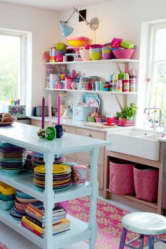 Cozinhas coloridas e decoradas: 32 cozinhas coloridas para