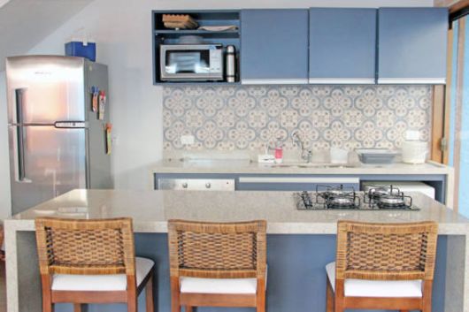 cozinha pequena azul clara