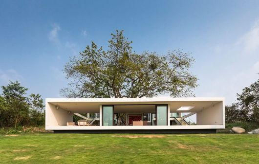casa moderna larga e simétrica
