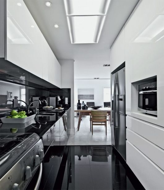 cozinha preta e branca