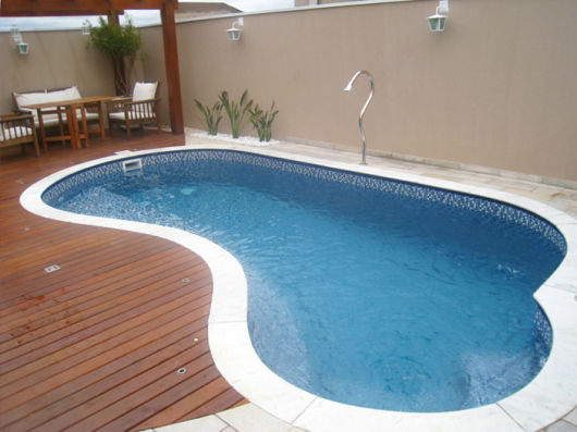 piscina com pergolado