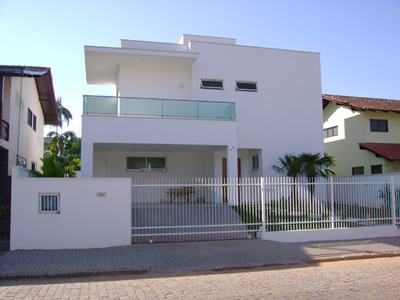 casa moderna com portão