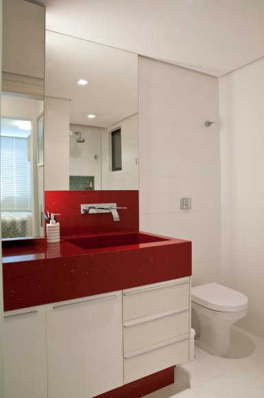 banheiro bancada vermelha