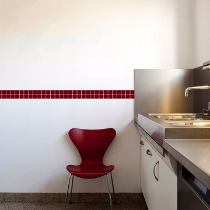 cozinha branca e vermelha
