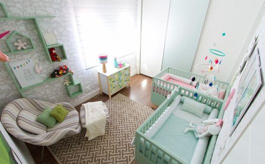quarto de bebê moderno para gêmeos
