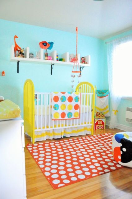 quarto de bebê amarelo com azul parede