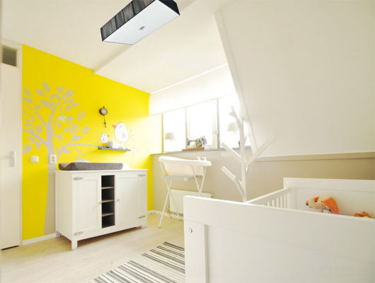 quarto de bebê amarelo e branco lindo