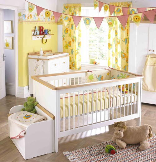 quarto de bebê amarelo e rosa