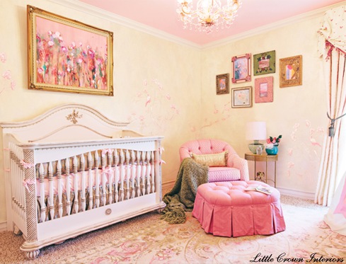 quarto de bebê amarelo rosa feminino