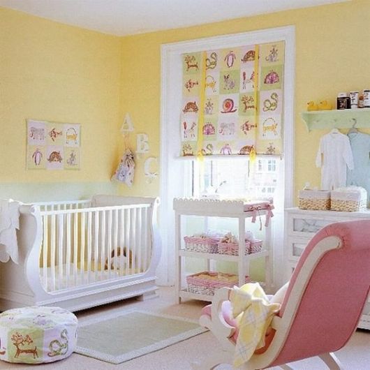 quarto de bebê amarelo rosa para menina