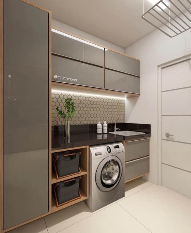 Projeto de lavanderia moderna com móveis planejados fendi com textura laqueada