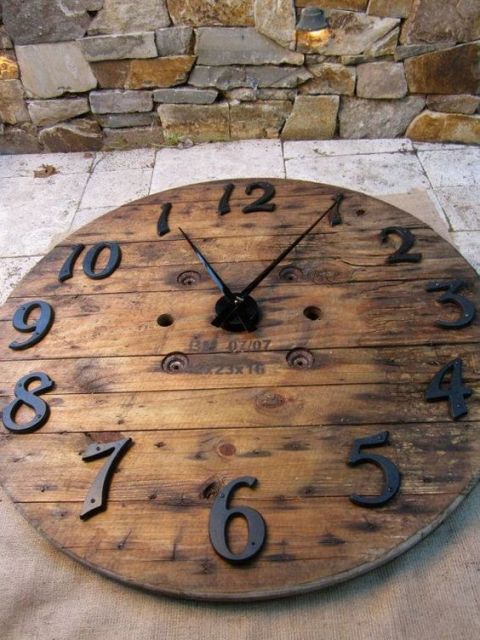 relógio de madeira