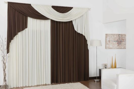 cortinas para sala com bandô marrom