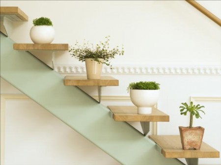 decoração de escada com plantas