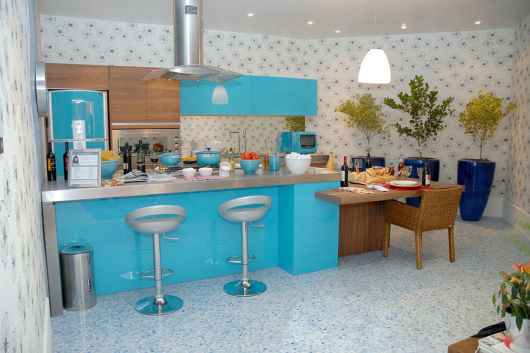 móveis coloridos cozinha moderna