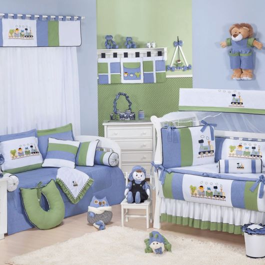 quarto de bebê azul e verde