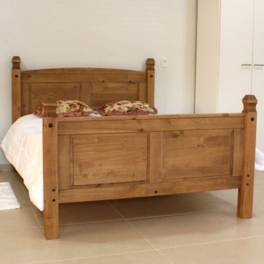 camas de madeira maciça