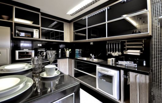 cozinhas-de-luxo-armarios-pretos