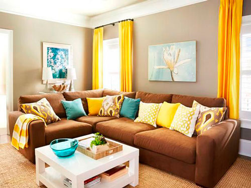 sala-com-sofa-marrom-combinado-com-outras-cores