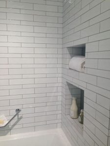 dicas de azulejo de metrô em banheiros