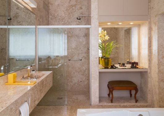 banheiro com mármore