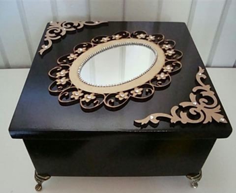 caixa decorada em preto