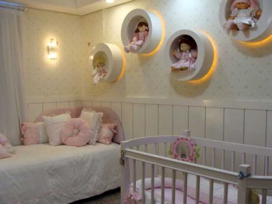 nichos-para-quarto-de-bebe-iluminado-3