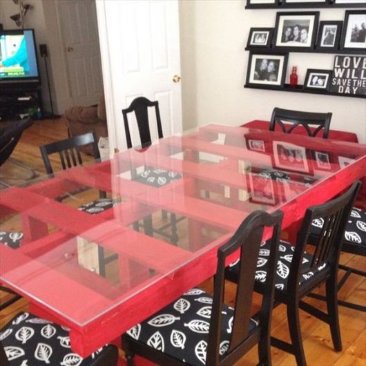 mesa de jantar vermelha