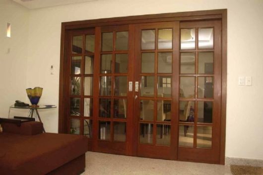 porta de madeira com vidro