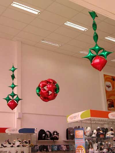 balões natalinos em loja