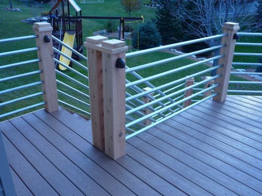 deck de PVC com escadaria