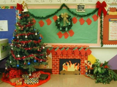 decoração de Natal para escola feita com árvore de natal 