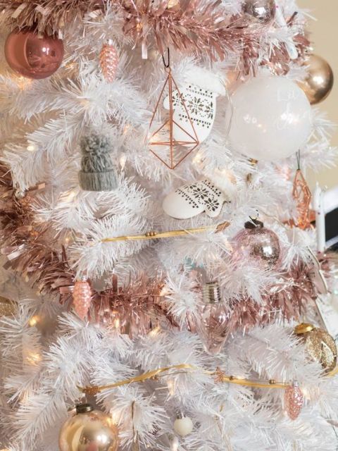 60 Ideias de Árvore de Natal Branca Impressionantes para este Ano!