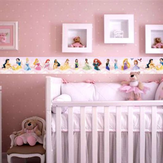 faixa para quarto de bebê com tema de princesas da Disney