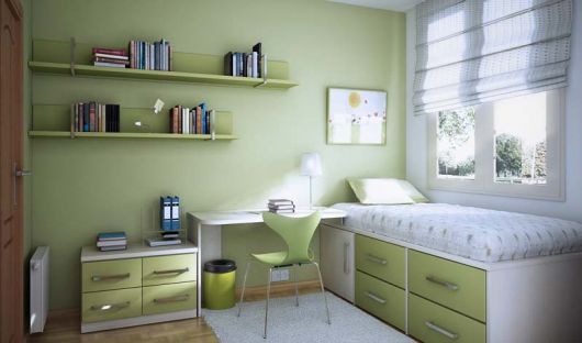 Quarto feminino branco com verde.