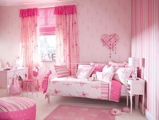 Modelo de quarto feminino infantil todo cor de rosa.