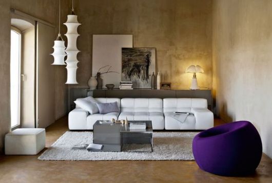 sofá branco moderno