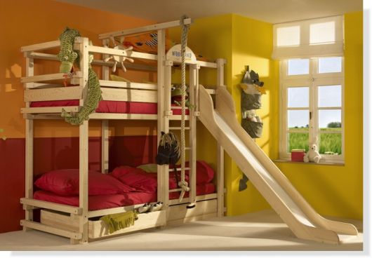 camas com escorregador madeira
