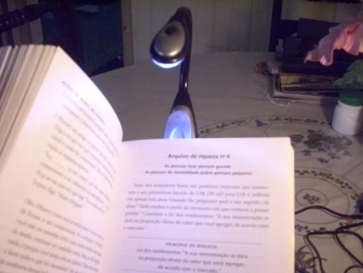 luminária para leitura com clip