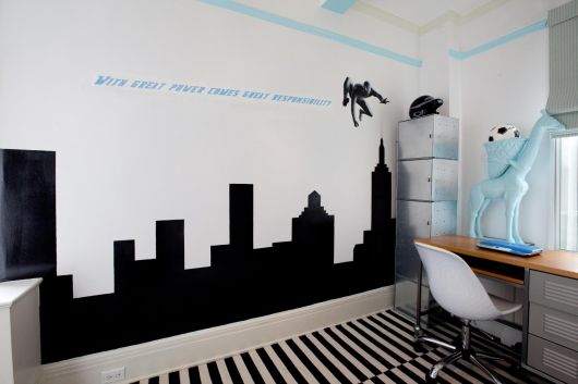 decoração de quarto masculino com papel de parede