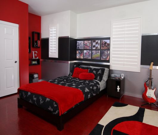 decoração de quarto masculino vermelho