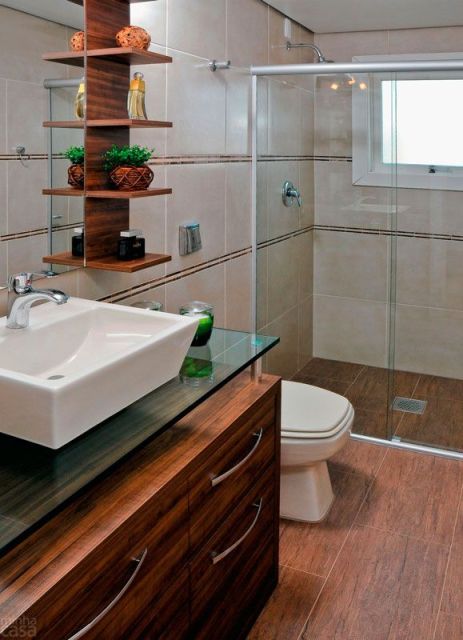 banheiro de madeira