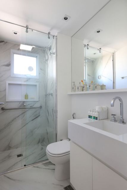 banheiro com mármore carrara