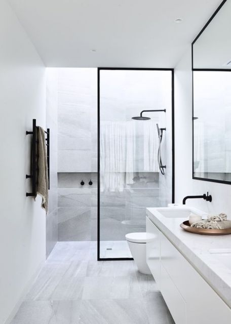 banheiro branco e cinza