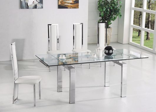 Mesa de jantar extensível de vidro.