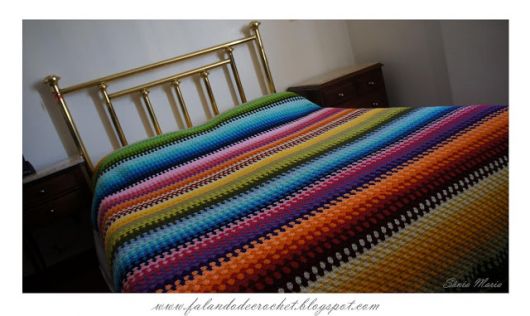 Colcha de Crochê colorida estilo arco-íris