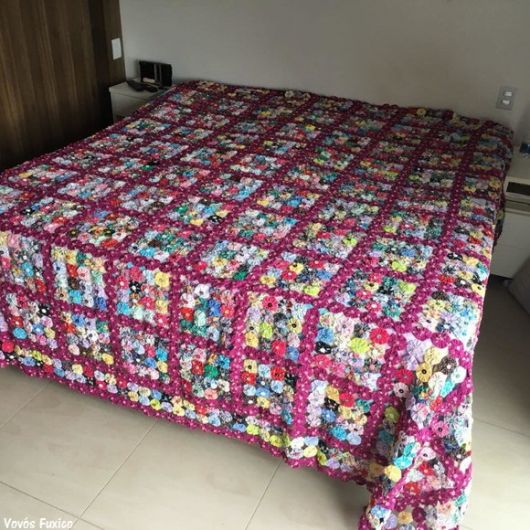 colcha colorida cama de casal