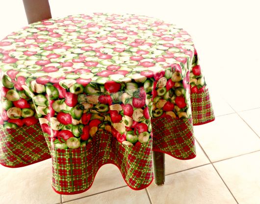 Toalha de mesa redonda em patchwork.
