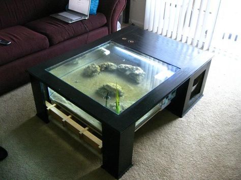 Mesa de Pallets com aquário.