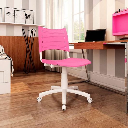 Cadeira rosa para escrivaninha.